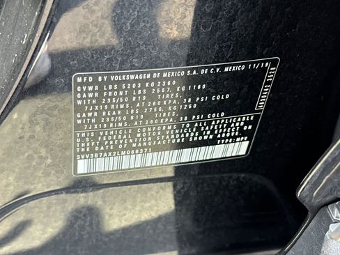 Used 2020 Volkswagen Tiguan SEL image 35