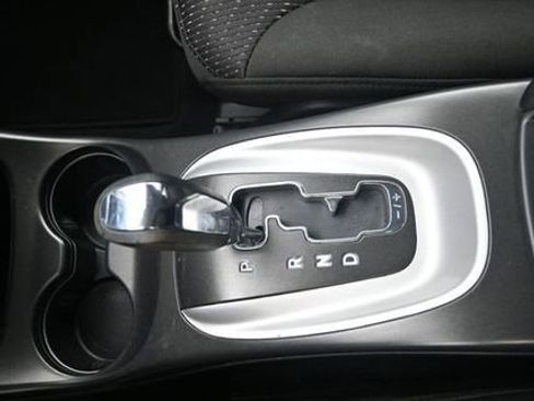 Used 2019 Dodge Journey SE image 19