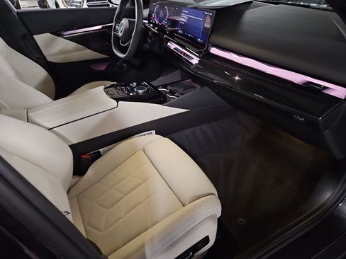 Certified 2024 BMW 540i xDrive w/ Premium Package AWD/4WD image 22