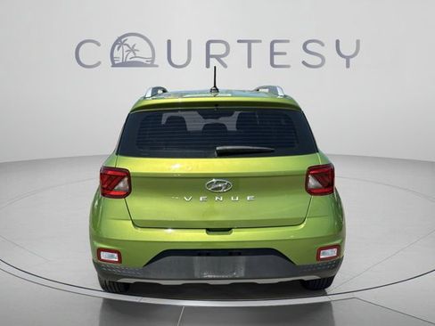 Used 2023 Hyundai Venue SEL FWD image 4