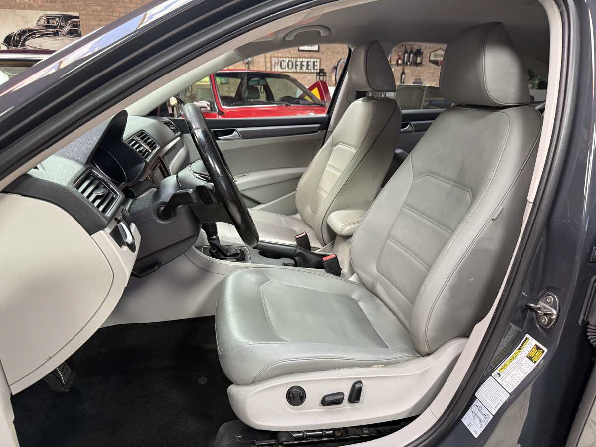 Used 2017 Volkswagen Passat 1.8T R-Line FWD image 24