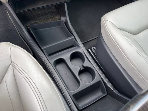 Used 2015 Tesla Model S 70 RWD image 15