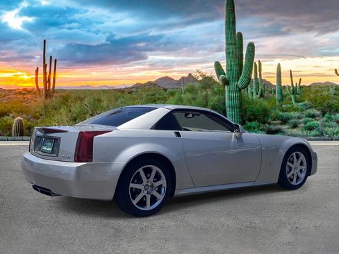 Used 2005 Cadillac XLR RWD image 3