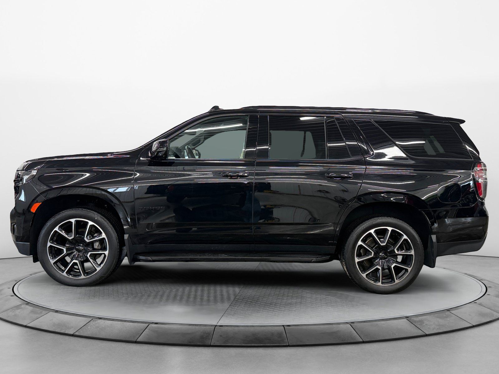 Used 2023 Chevrolet Tahoe RST w/ Luxury Package AWD/4WD image 3