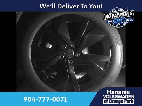 Used 2025 Volkswagen Taos SE FWD image 25