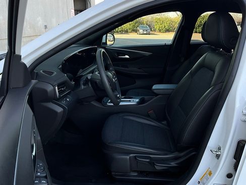 Used 2025 Buick Envista Preferred image 10