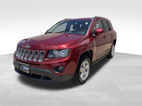 Used 2017 Jeep Compass Latitude FWD image 1