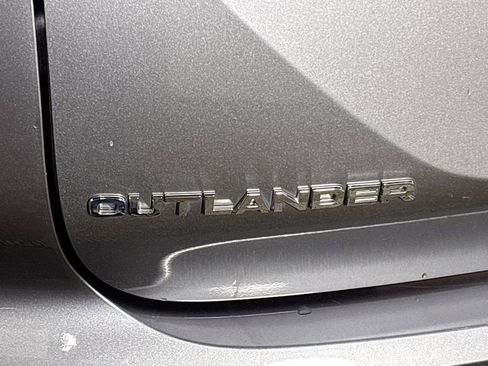 Used 2024 Mitsubishi Outlander SE image 24