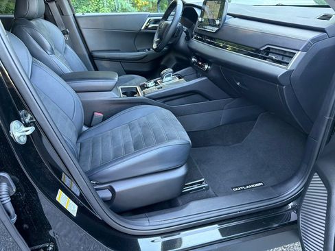 Used 2024 Mitsubishi Outlander SE AWD/4WD image 13