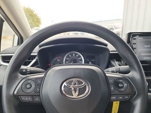 Used 2022 Toyota Corolla LE image 21