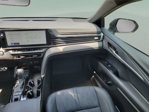 Used 2025 Toyota Camry XSE FWD image 7