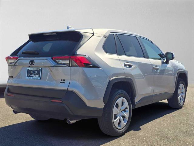 Used 2024 Toyota RAV4 LE AWD/4WD image 3