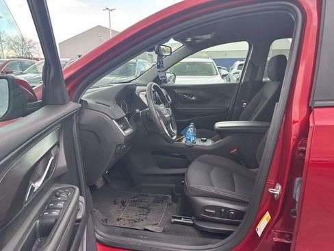 Used 2023 GMC Terrain SLE w/ Driver Convenience Package image 9