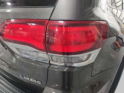 Used 2021 Jeep Grand Cherokee Laredo image 37