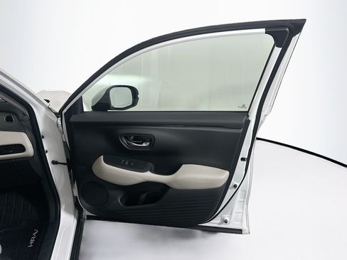 Used 2025 Honda HR-V LX image 31
