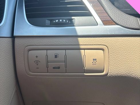 Used 2016 Hyundai Genesis 3.8 RWD image 8