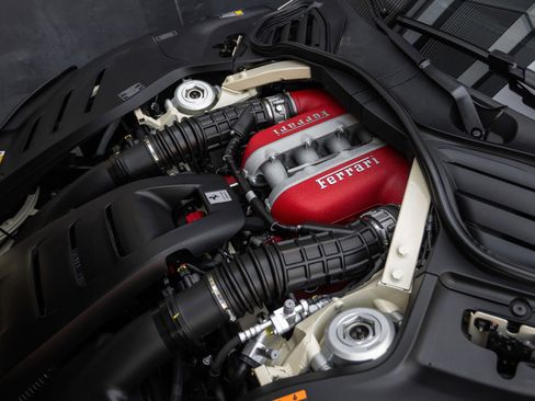 Used 2025 Ferrari Purosangue image 39