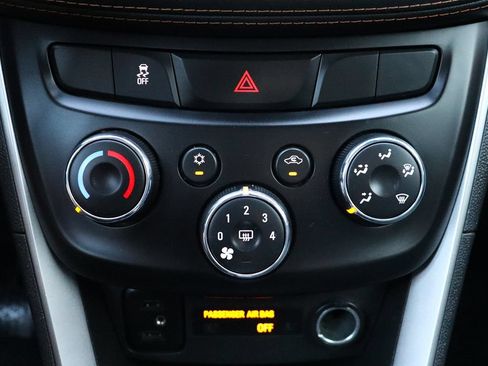 Used 2020 Chevrolet Trax LS FWD image 45