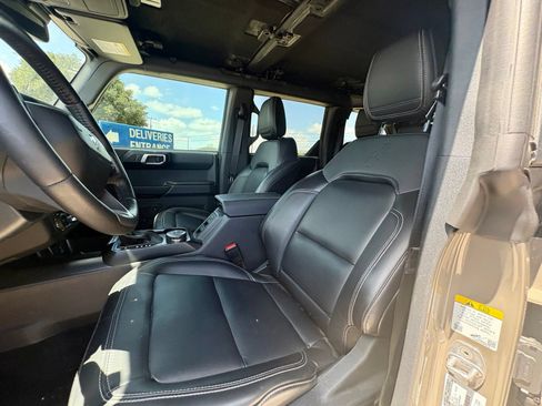 Used 2025 Ford Bronco Outer Banks AWD/4WD image 10