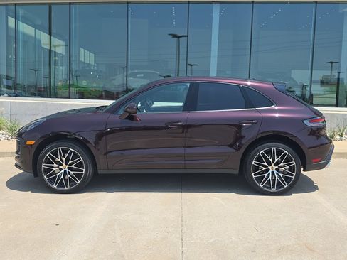 Certified 2025 Porsche Macan AWD/4WD image 5