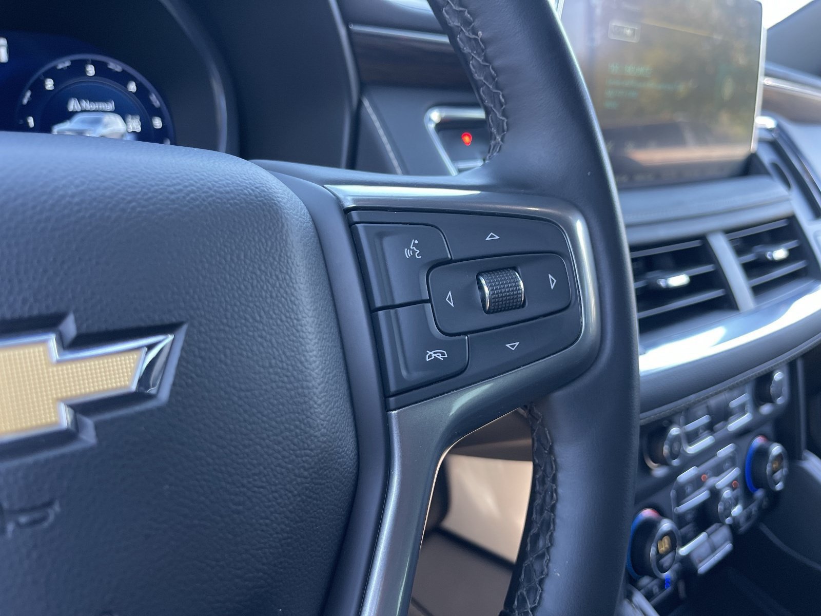 Used 2024 Chevrolet Tahoe Premier w/ Premium Package AWD/4WD image 28