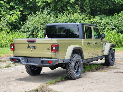 New 2025 Jeep Gladiator Willys image 13