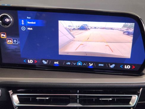 Used 2026 Chevrolet Traverse LT FWD image 19