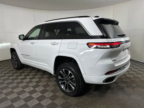 Used 2023 Jeep Grand Cherokee Overland AWD/4WD image 5