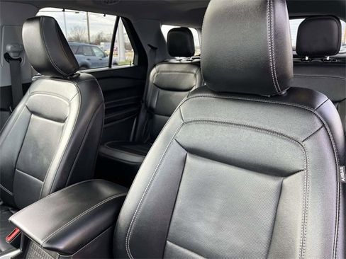 Certified 2022 Ford Explorer Limited w/ Equipment Group 301A image 23