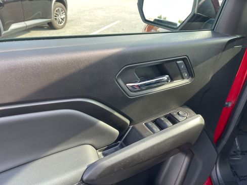 Used 2024 GMC Canyon Elevation w/ Convenience Package image 11