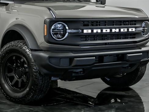 Used 2025 Ford Bronco 2-Door AWD/4WD image 2
