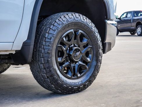 Used 2022 Chevrolet Silverado 2500 LT w/ Convenience Package AWD/4WD image 9