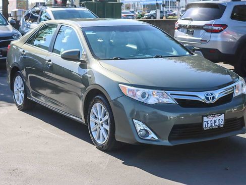 Used 2014 Toyota Camry XLE image 5