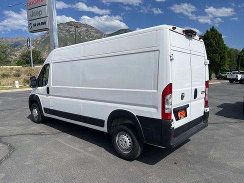 Used 2024 RAM ProMaster 2500 w/ Convenience Group FWD image 11