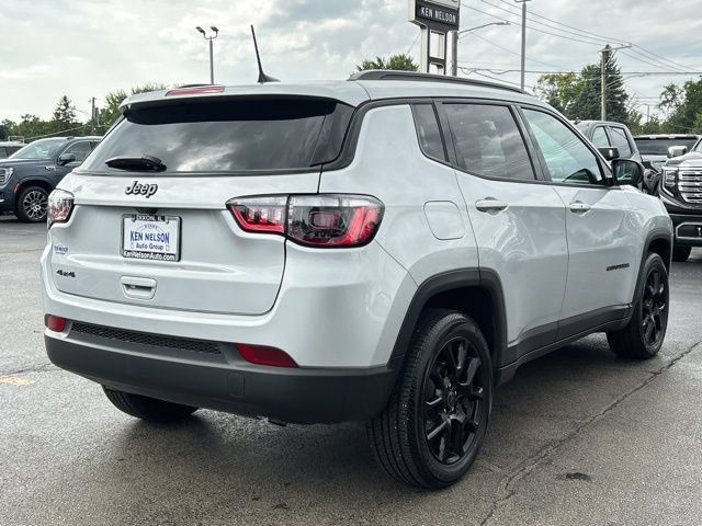 Used 2025 Jeep Compass Latitude w/ Convenience Group AWD/4WD image 13