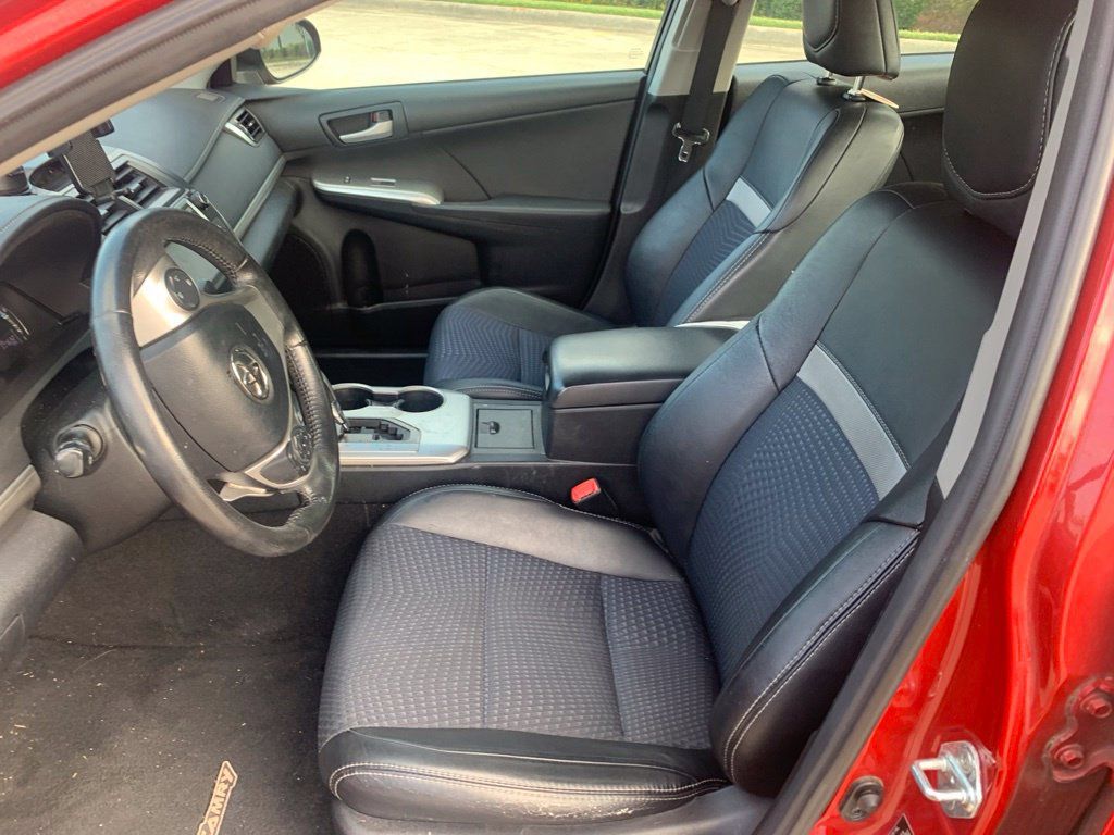 Used 2012 Toyota Camry SE FWD image 15