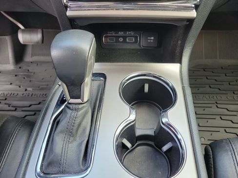 Used 2019 Jeep Grand Cherokee Altitude AWD/4WD image 22