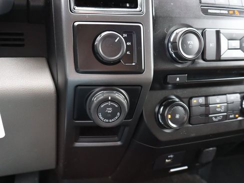 Used 2018 Ford F150 XLT w/ Trailer Tow Package image 9