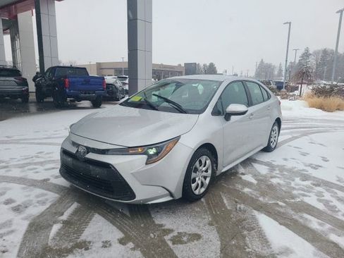 Used 2024 Toyota Corolla LE image 3