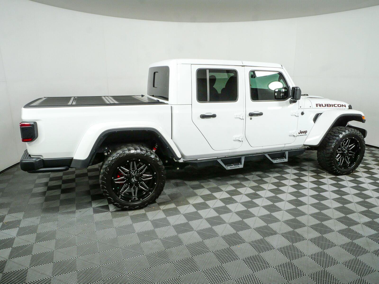 Used 2021 Jeep Gladiator Rubicon AWD/4WD image 2