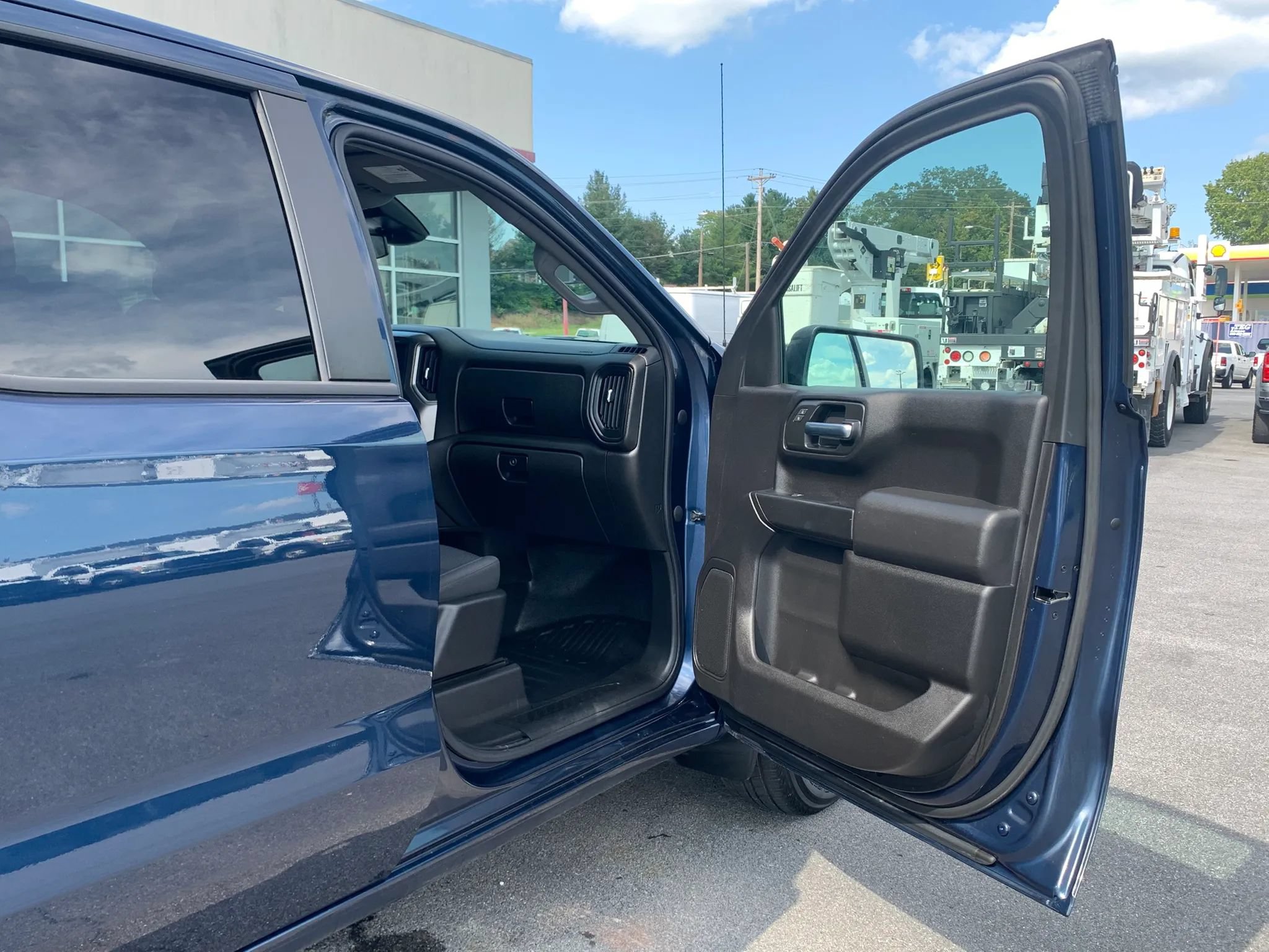 Used 2023 Chevrolet Silverado 1500 W/T w/ Trailering Package AWD/4WD image 21