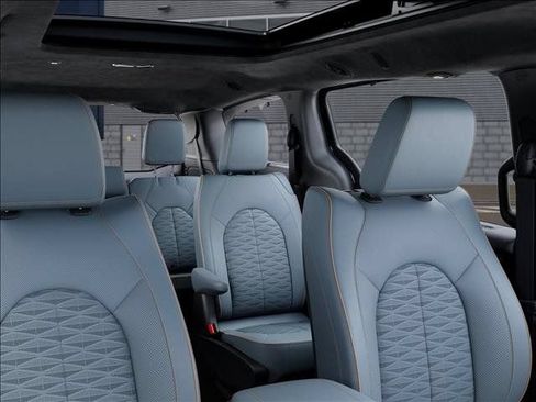 New 2027 Chrysler Pacifica Pinnacle w/ Theater Group AWD/4WD image 26