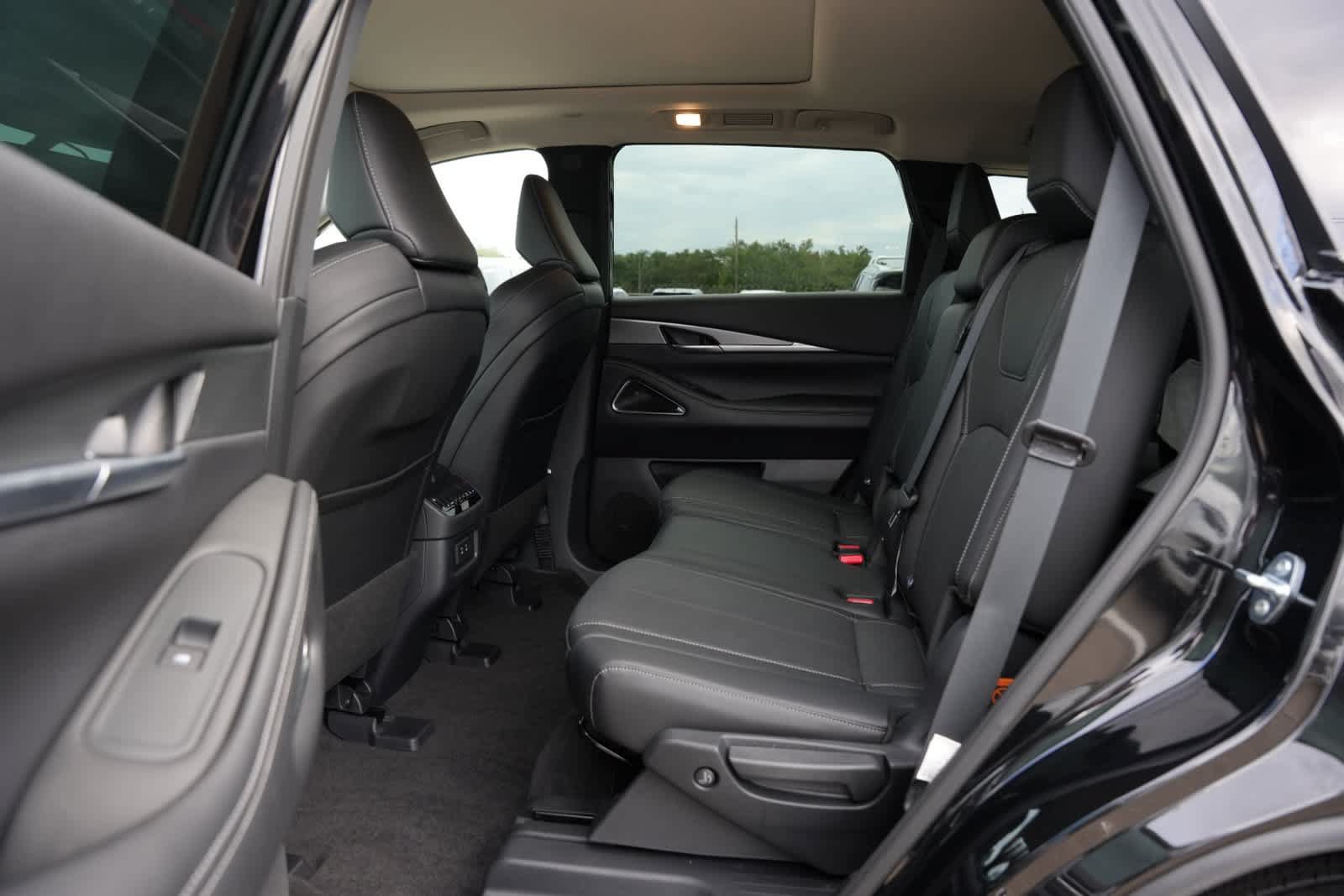 Certified 2027 INFINITI QX60 Luxe w/ Cargo Package FWD image 18