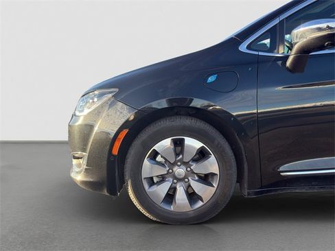 Used 2020 Chrysler Pacifica Limited w/ Advanced Safetytec Group image 20