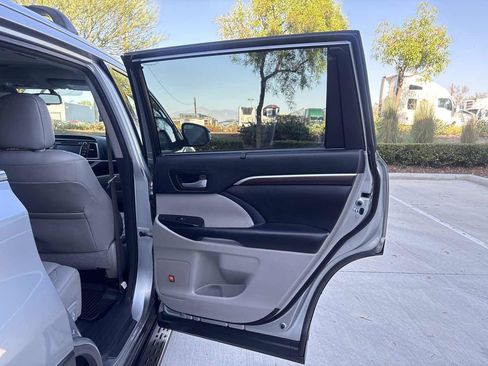 Used 2016 Toyota Highlander Limited AWD/4WD image 15