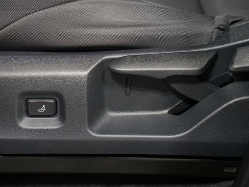 Certified 2025 Toyota Tacoma SR5 image 33