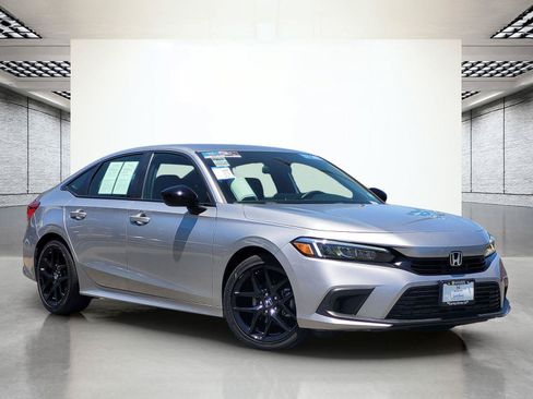 Used 2023 Honda Civic Sport image 2
