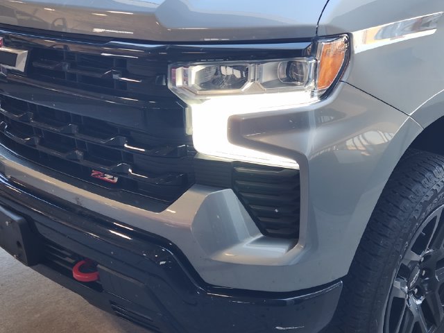 Used 2025 Chevrolet Silverado 1500 LT Trail Boss w/ Convenience Package II AWD/4WD image 8
