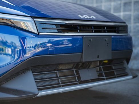 Used 2025 Kia K4 EX image 12