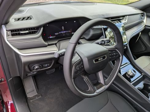 New 2025 Jeep Grand Cherokee Laredo X w/ Luxury Tech Group I image 10